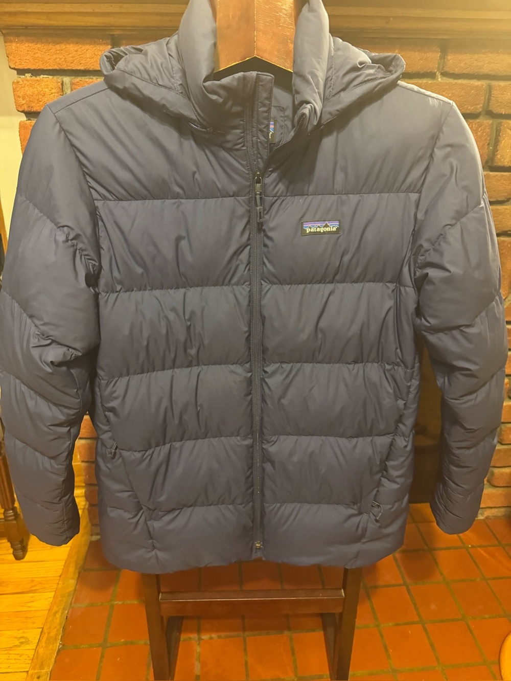 Patagonia Men’s Navy Down Puffer Jacket with Hood size M in great condition